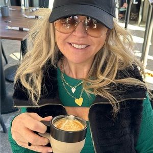 Meet your Posher, April